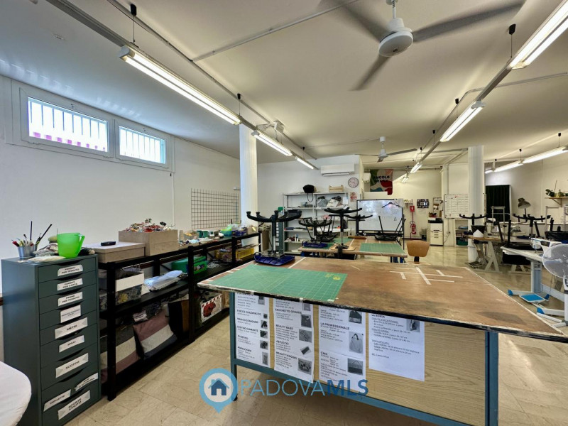 NEGOZIO E MAGAZZINO

Immobile in esclusiva al Gruppo Padova MLS

Locale commerciale di 165 mq al ...