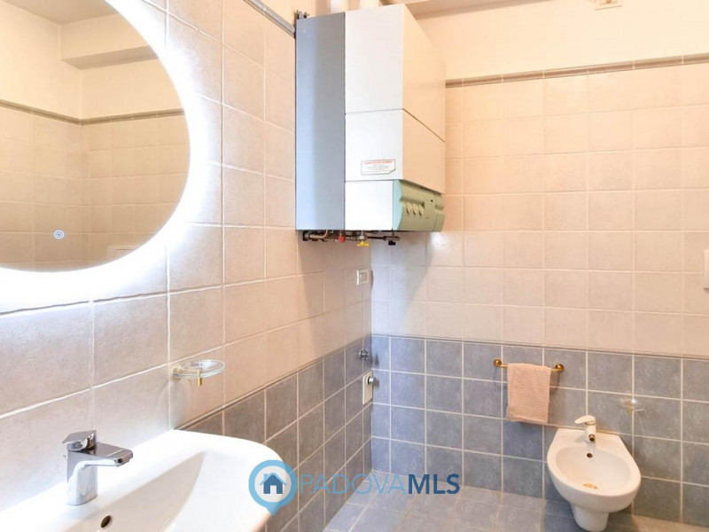 Immobile in esclusiva al Gruppo Padova MLS
Nel pieno centro storico di Padova, al terzo piano ser...