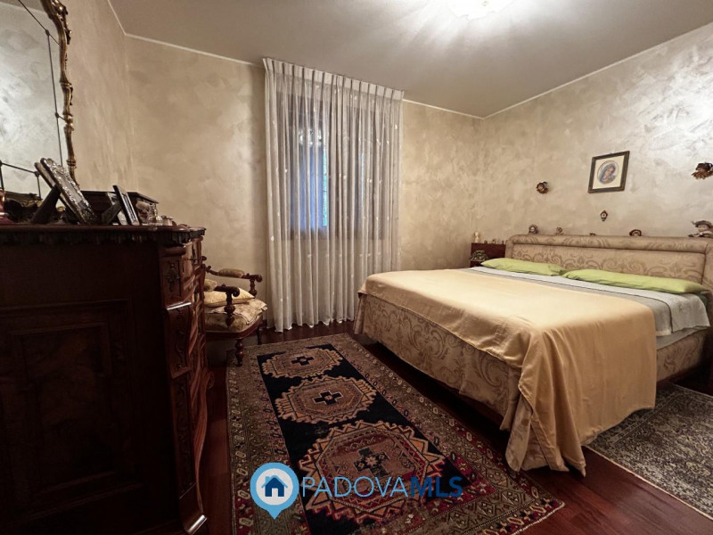 VENDITA DI UNA PORZIONE DI CASA A PADOVA, PONTE DI BRENTA

Immobile in esclusiva al Gruppo Padova...