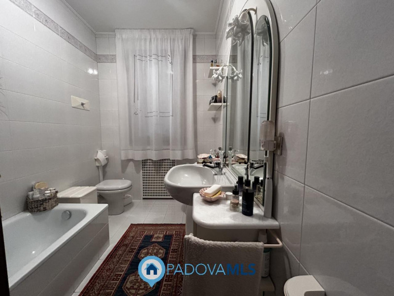 VENDITA DI UNA PORZIONE DI CASA A PADOVA, PONTE DI BRENTA

Immobile in esclusiva al Gruppo Padova...