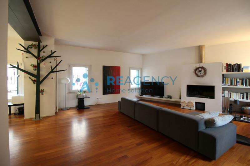 Thiene 

Sei alla ricerca di un appartamento esclusivo dagli ampi spazi? 

Prezzo € 329.000

CHIA...