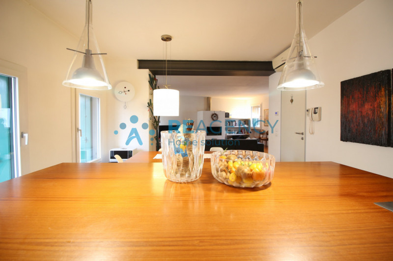 Thiene 

Sei alla ricerca di un appartamento esclusivo dagli ampi spazi? 

Prezzo € 329.000

CHIA...