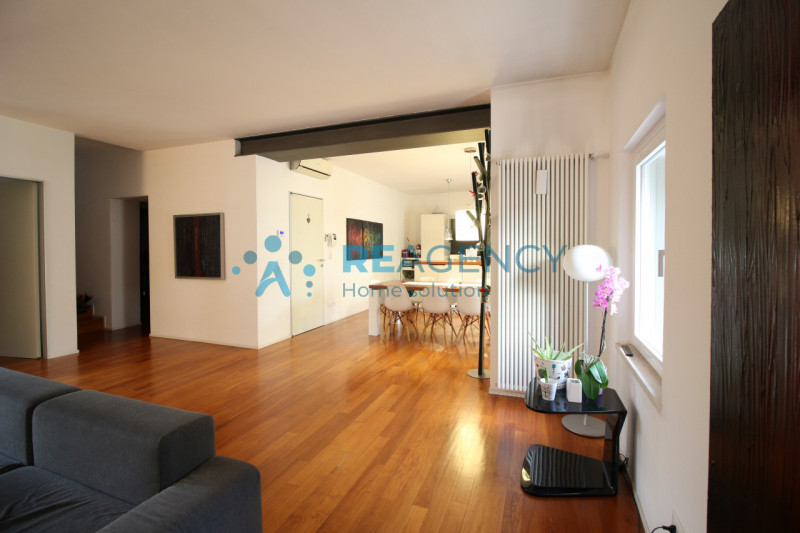 Thiene 

Sei alla ricerca di un affascinante appartamento del centro? 

Prezzo € 329.000

CHIAMAC...