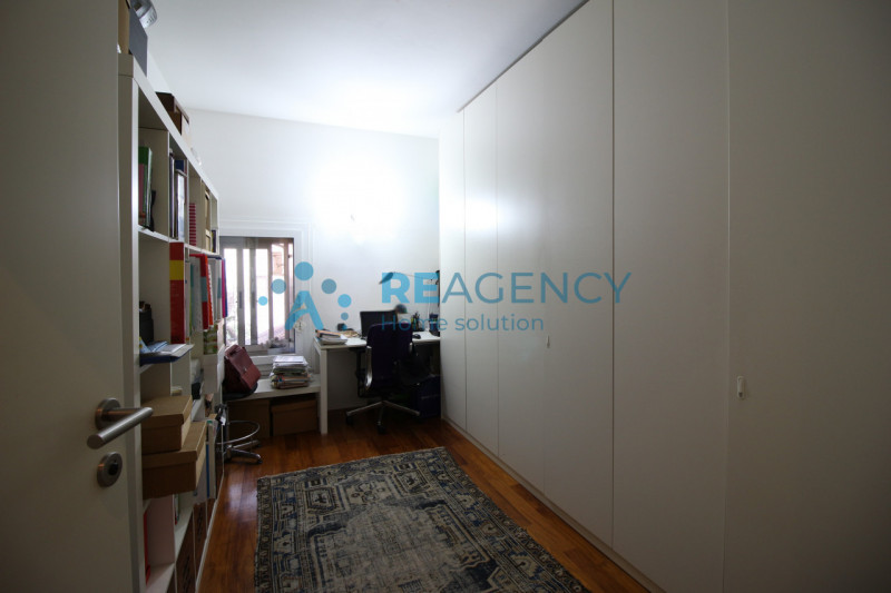 Thiene 

Sei alla ricerca di un appartamento esclusivo dagli ampi spazi? 

Prezzo € 329.000

CHIA...