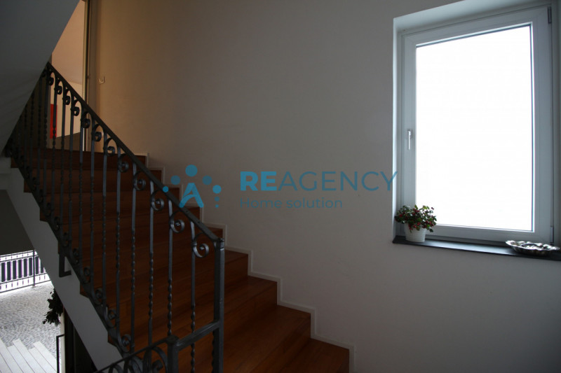 Thiene 

Sei alla ricerca di un appartamento esclusivo dagli ampi spazi? 

Prezzo € 329.000

CHIA...