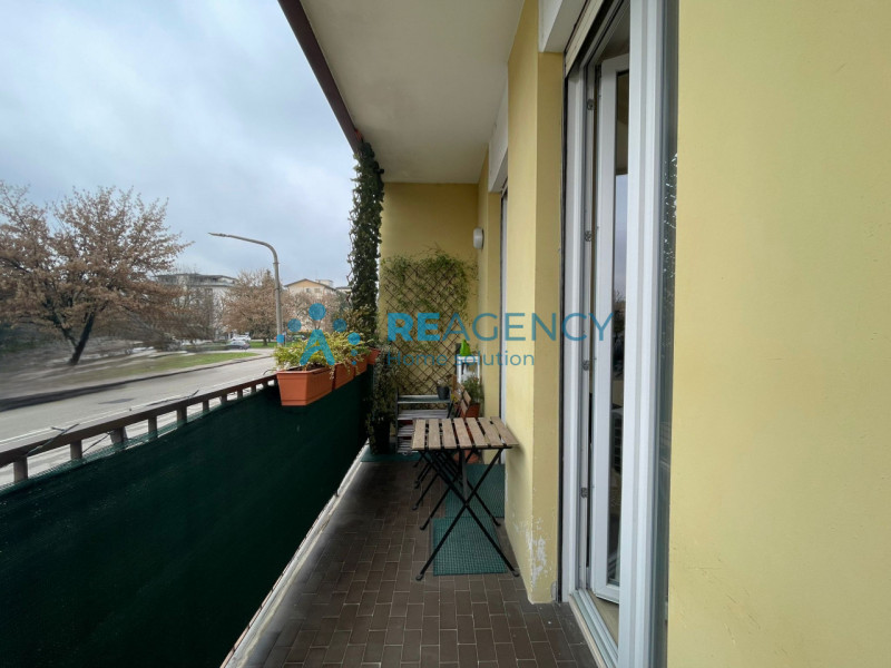 L'appartamento si sviluppa al piano primo di un condominio servito da ascensore ed è inserito in ...