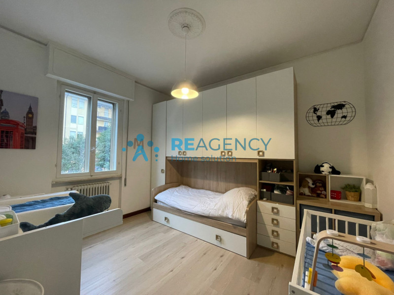 L'appartamento si sviluppa al piano primo di un condominio servito da ascensore ed è inserito in ...