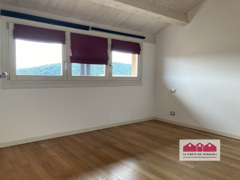 COSTABISSARA-RESIDENCE SAN VALENTINO: IN PICCOLO ED ELEGANTE CONTESTO COMPLETAMENTE RISTRUTTURATO...