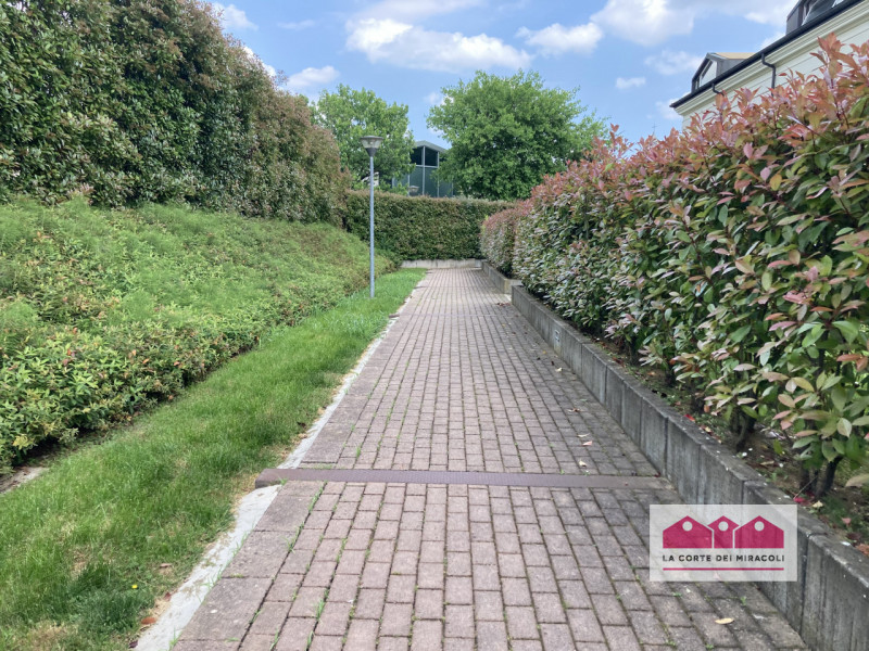 COSTABISSARA-RESIDENCE SAN VALENTINO: IN PICCOLO ED ELEGANTE CONTESTO COMPLETAMENTE RISTRUTTURATO...