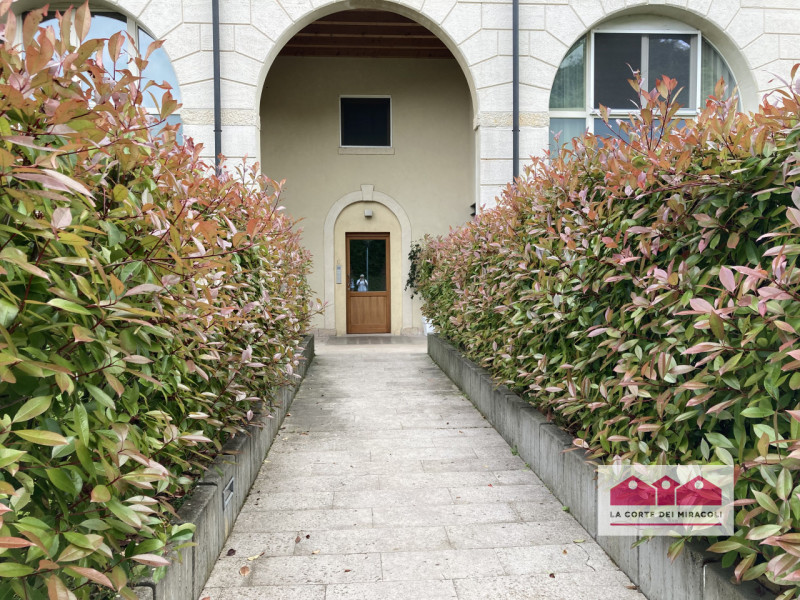 COSTABISSARA-RESIDENCE SAN VALENTINO: IN PICCOLO ED ELEGANTE CONTESTO COMPLETAMENTE RISTRUTTURATO...