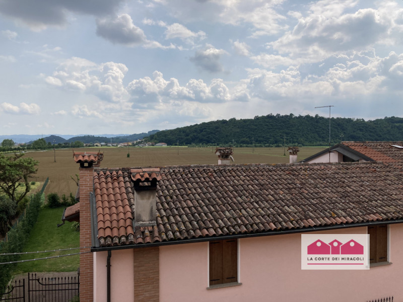 COSTABISSARA-RESIDENCE SAN VALENTINO: IN PICCOLO ED ELEGANTE CONTESTO COMPLETAMENTE RISTRUTTURATO...