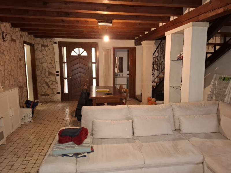 1. Qualità della vita: natura, quiete e paesaggio
Villa di Fimon è immersa nel verde dei Colli Be...