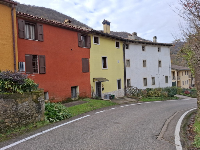 1. Qualità della vita: natura, quiete e paesaggio
Villa di Fimon è immersa nel verde dei Colli Be...