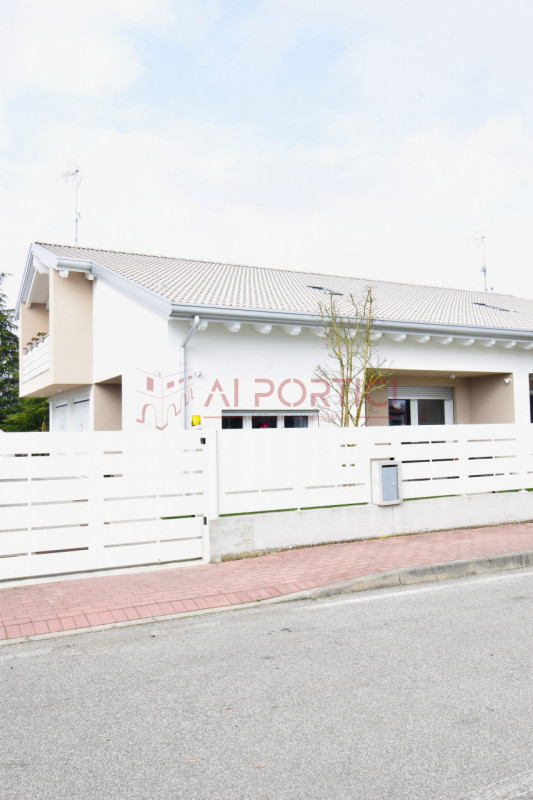 FOSSO' - PORZIONI DI BIFAMILIARE di nuova realizzazione che godono di un ingresso e un giardino t...