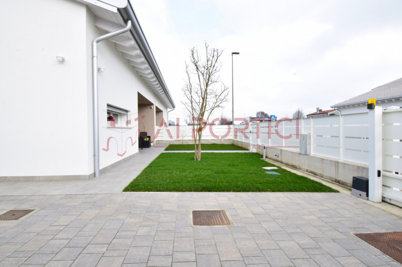 FOSSO' - PORZIONI DI BIFAMILIARE di nuova realizzazione che godono di un ingresso e un giardino t...