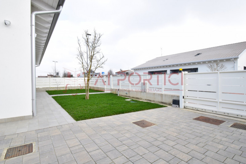 FOSSO' - PORZIONI DI BIFAMILIARE di nuova realizzazione che godono di un ingresso e un giardino t...