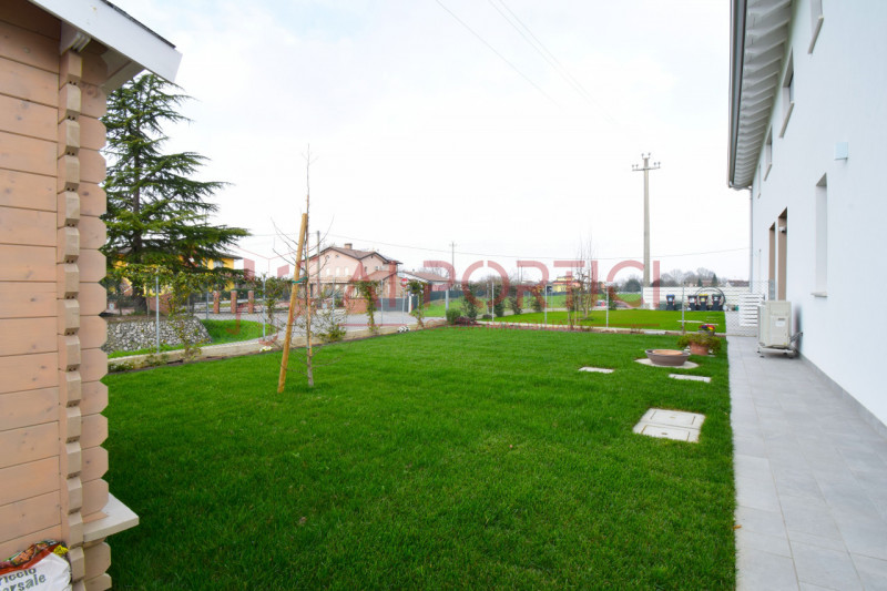 FOSSO' - PORZIONI DI BIFAMILIARE di nuova realizzazione che godono di un ingresso e un giardino t...