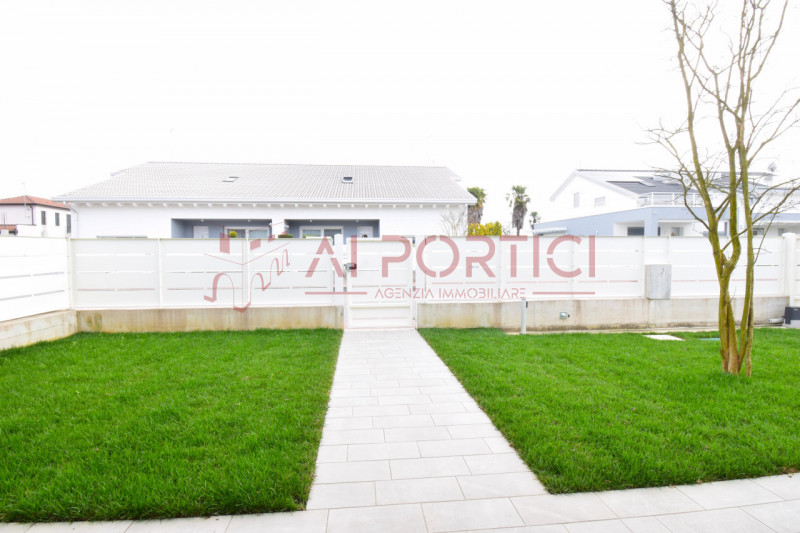 FOSSO' - PORZIONI DI BIFAMILIARE di nuova realizzazione che godono di un ingresso e un giardino t...