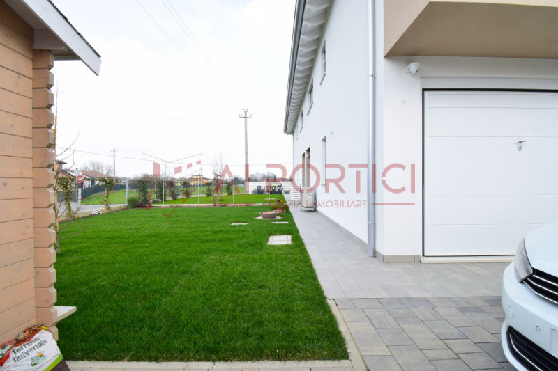 FOSSO' - PORZIONI DI BIFAMILIARE di nuova realizzazione che godono di un ingresso e un giardino t...