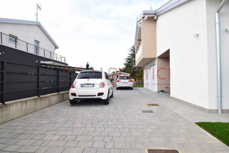 FOSSO' - PORZIONI DI BIFAMILIARE di nuova realizzazione che godono di un ingresso e un giardino t...