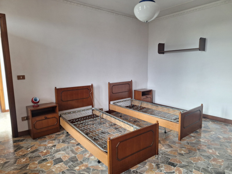 Situato nel comune di Torri di Quartesolo, questo spazioso appartamento trilocale è la soluzione ...