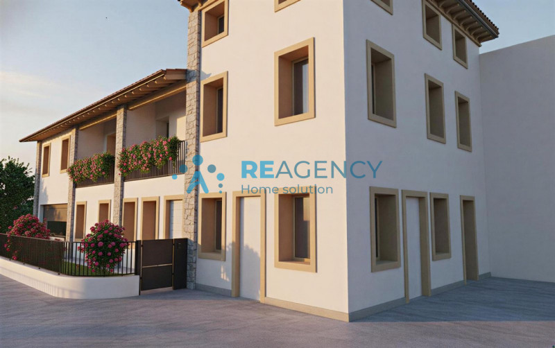 In contesto residenziale di nuova costruzione, proponiamo appartamento bicamere duplex, con spazi...