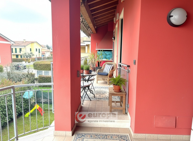 VALPROTO: zona interna con parcheggi in piccolo contesto di 6 unità al primo ed ultimo piano bica...