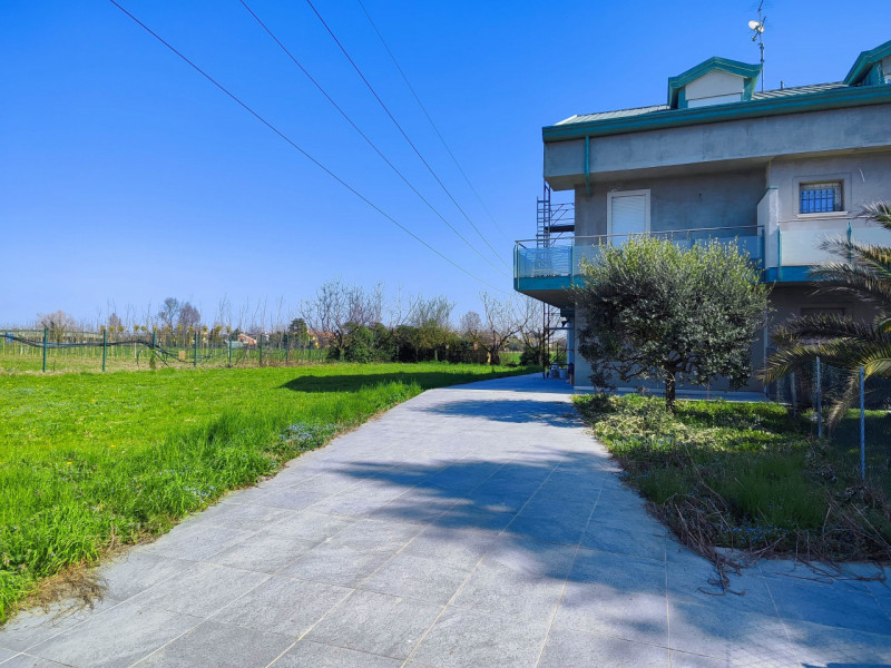 Porzione di bifamiliare con giardino a Voltabarozzo – Padova

In zona Voltabarozzo a Padova, quar...