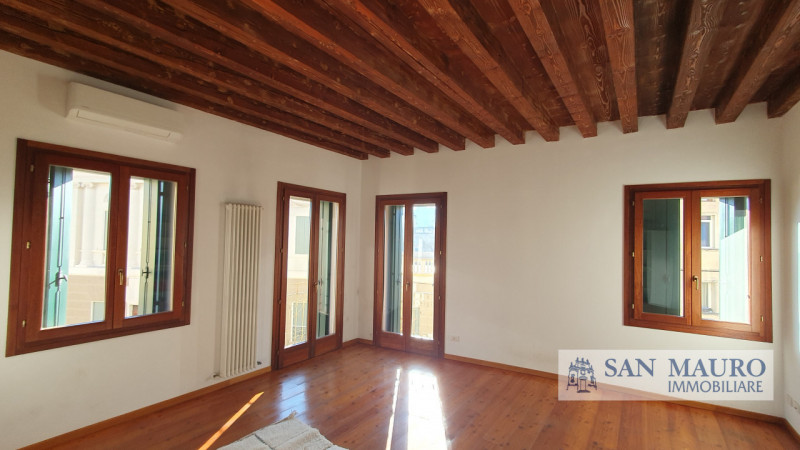 Vicenza - Centro Storico. In prossimità della Casa di Cura Eretenia proponiamo un ampio mini appa...