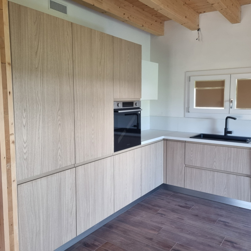 SALBORO - Nelle vicinanze del centro città, comodo alle tangenziali sorge bellissima soluzione si...