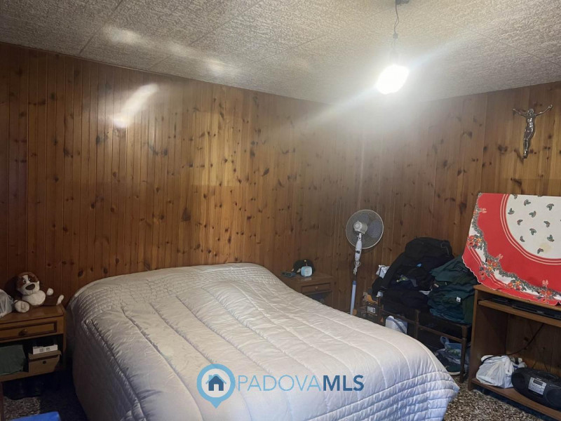 Immobile in esclusiva al Gruppo Padova MLS.
Fabbricato accostato da RISTRUTTURARE COMPLETAMENTE a...