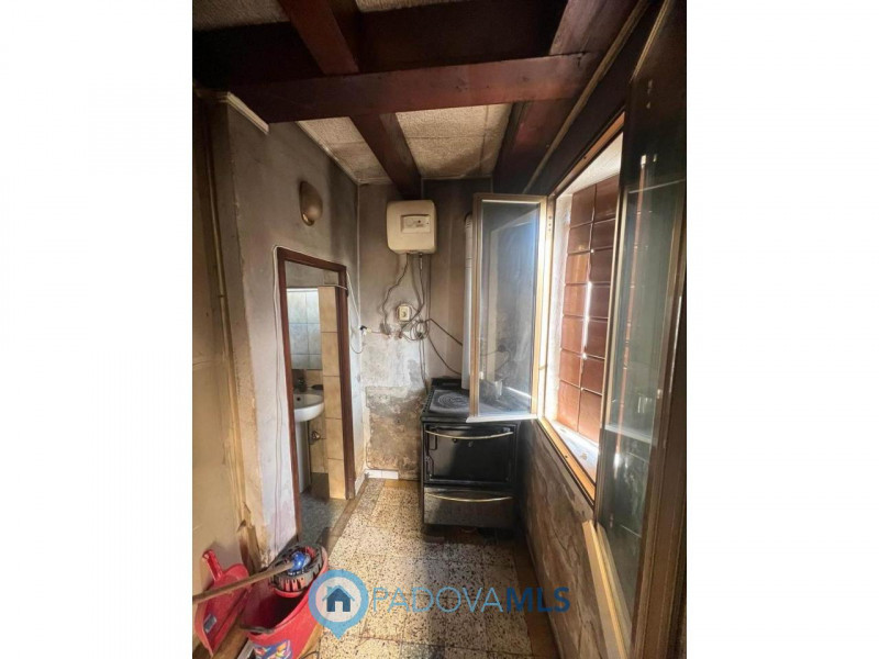 Immobile in esclusiva al Gruppo Padova MLS.
Fabbricato accostato da RISTRUTTURARE COMPLETAMENTE a...