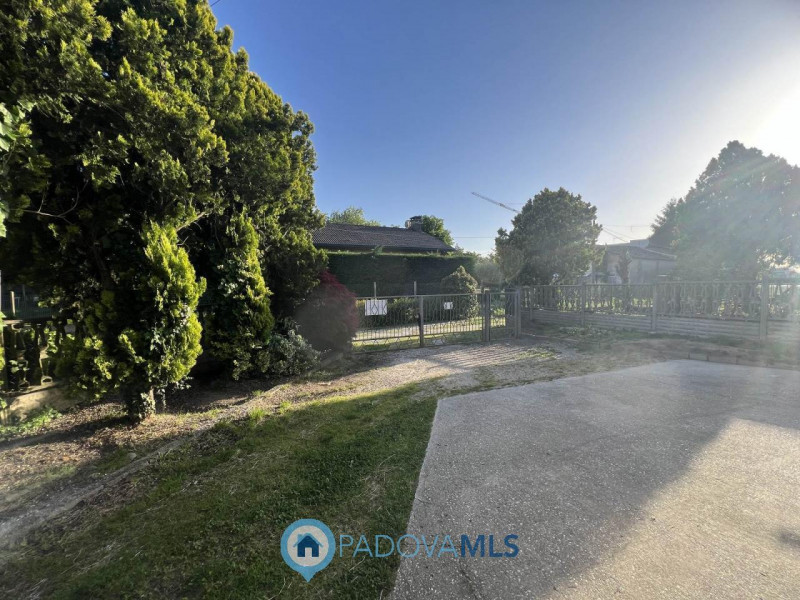 Immobile in esclusiva al Gruppo Padova MLS.
Fabbricato accostato da RISTRUTTURARE COMPLETAMENTE a...