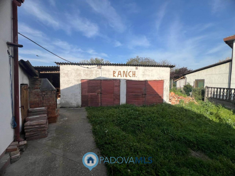 Immobile in esclusiva al Gruppo Padova MLS.
Fabbricato accostato da RISTRUTTURARE COMPLETAMENTE a...