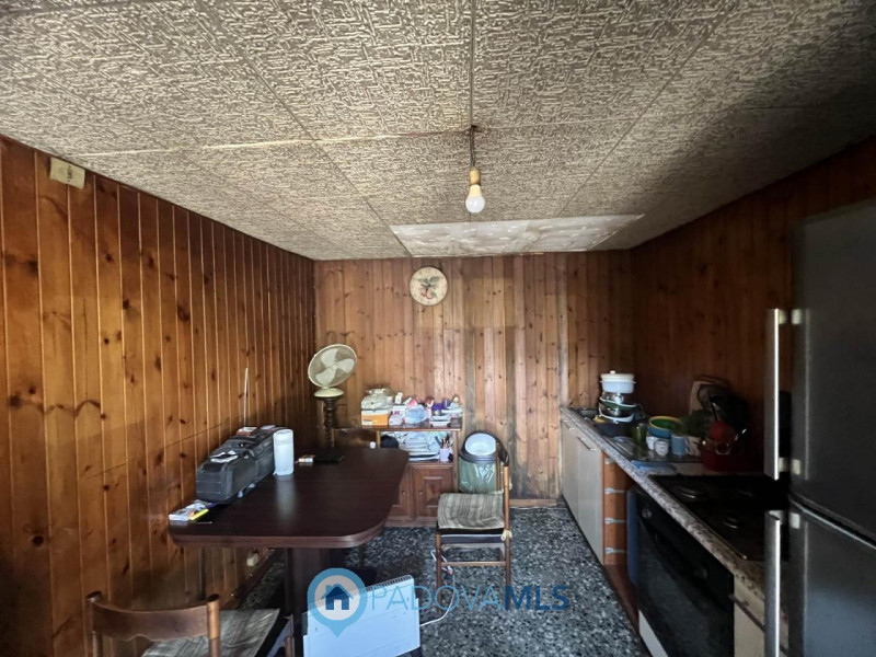 Immobile in esclusiva al Gruppo Padova MLS.
Fabbricato accostato da RISTRUTTURARE COMPLETAMENTE a...