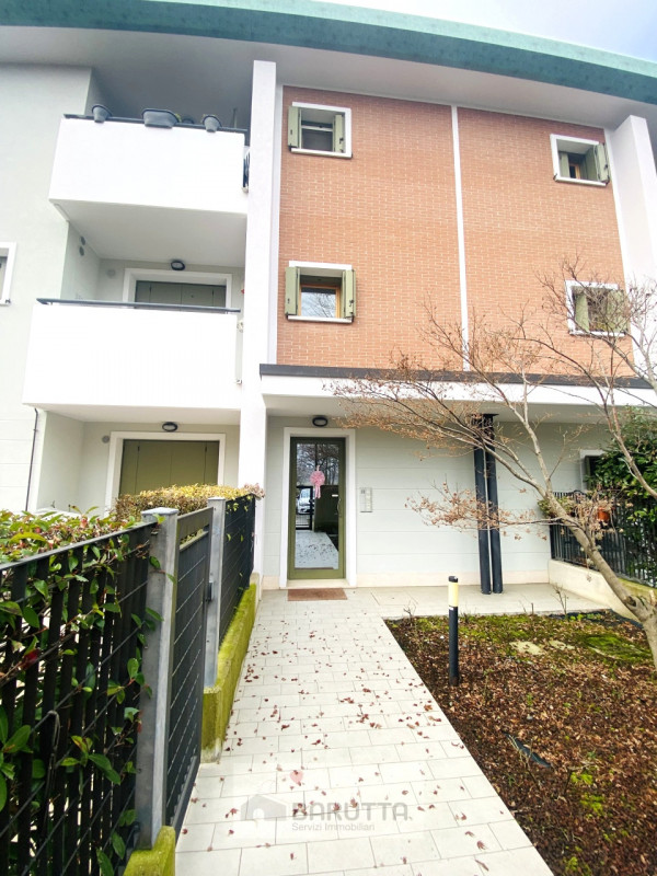 Nel comune di Piombino Dese proponiamo questo meraviglioso appartamento posto al secondo piano di...