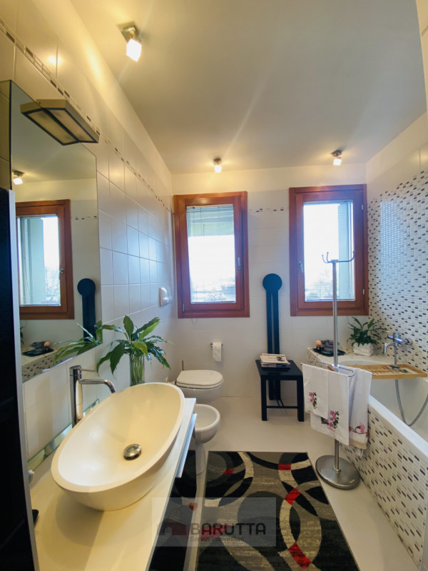 Nel comune di Piombino Dese proponiamo questo meraviglioso appartamento posto al secondo piano di...