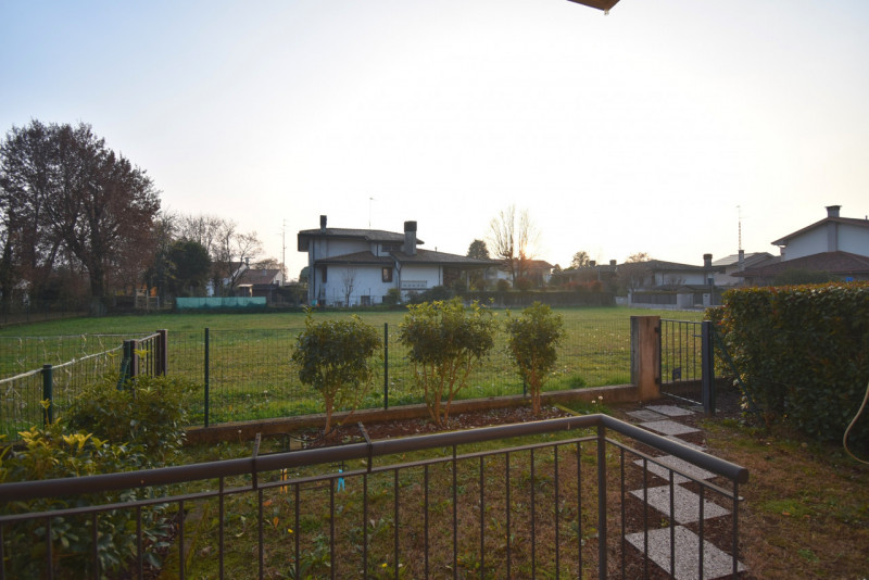 Scoprite questo incantevole appartamento bilocale situato nel cuore di Gorgo al Monticano, perfet...