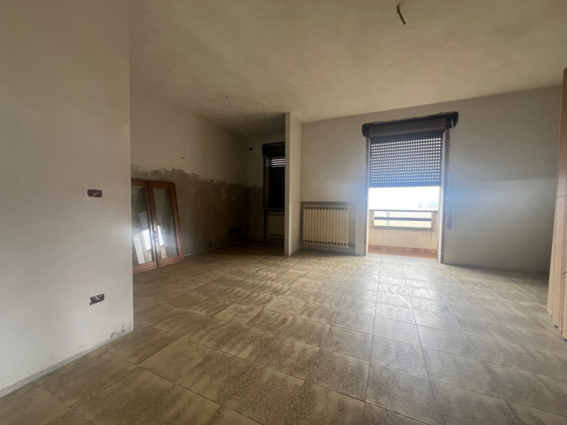 Se stai cercando un appartamento spazioso e versatile, non perdere questa opportunità unica nel c...