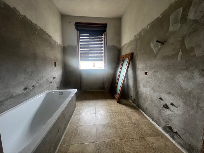 Se stai cercando un appartamento spazioso e versatile, non perdere questa opportunità unica nel c...