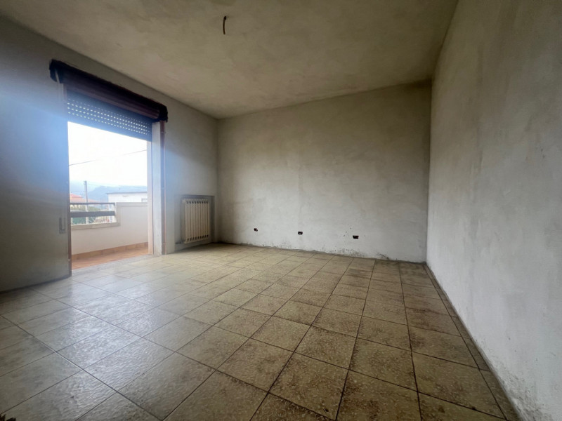 Se stai cercando un appartamento spazioso e versatile, non perdere questa opportunità unica nel c...