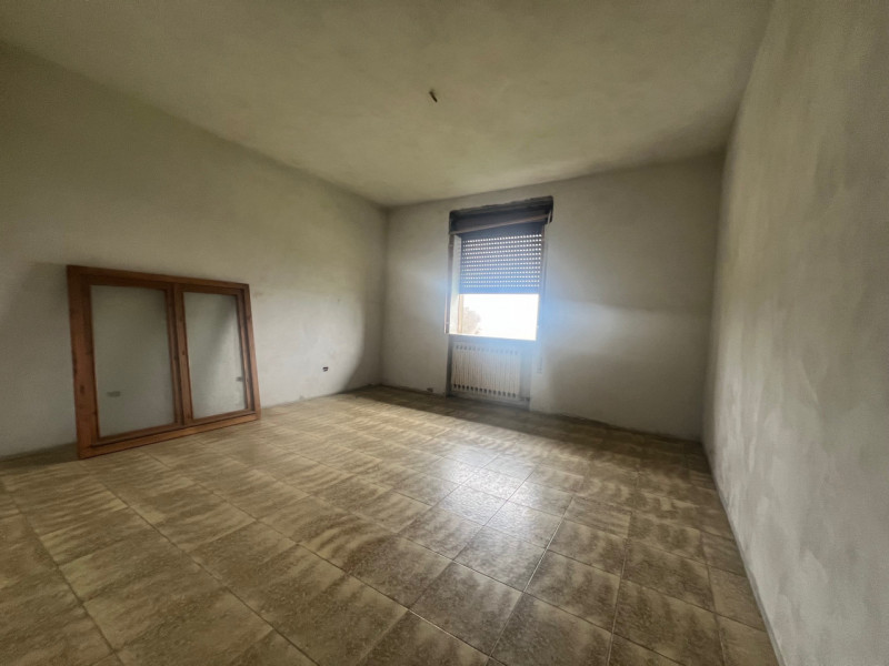 Se stai cercando un appartamento spazioso e versatile, non perdere questa opportunità unica nel c...