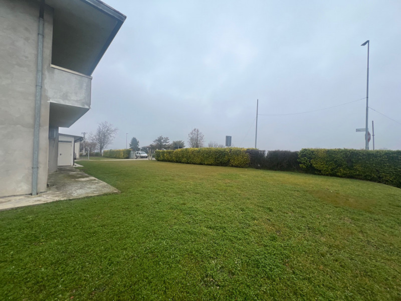 Se stai cercando un appartamento spazioso e versatile, non perdere questa opportunità unica nel c...