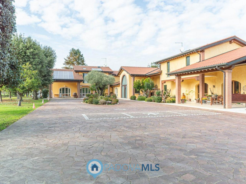 Immobile in esclusiva al Gruppo Padova MLS
Nel cuore della zona Bosco di Rubano, in un contesto r...