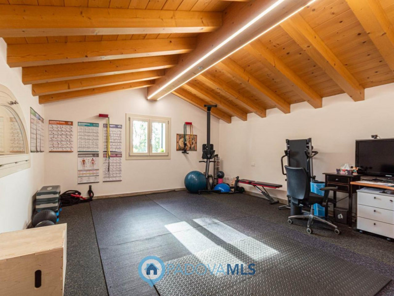 Immobile in esclusiva al Gruppo Padova MLS
Nel cuore della zona Bosco di Rubano, in un contesto r...