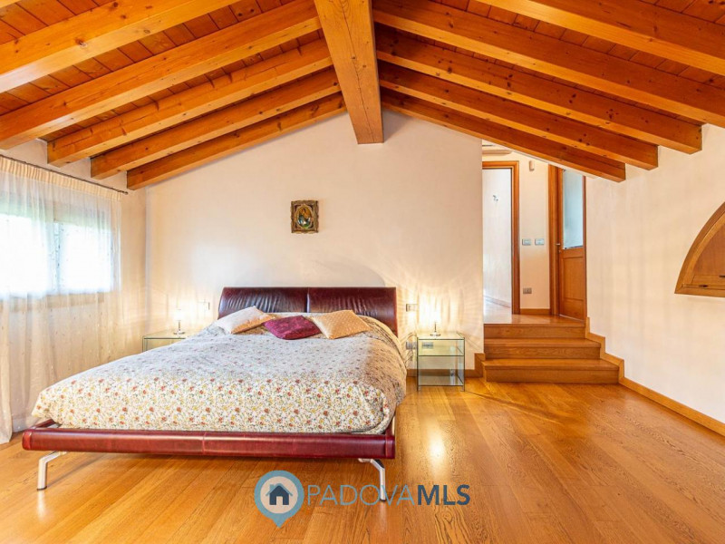 Immobile in esclusiva al Gruppo Padova MLS
Nel cuore della zona Bosco di Rubano, in un contesto r...