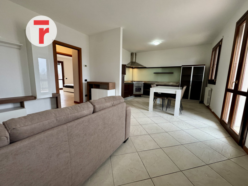 ARZERGRANDE - Centro. Zona servita e tranquilla nel contempo comodo a Chiesa e Municipio.

Primo ...