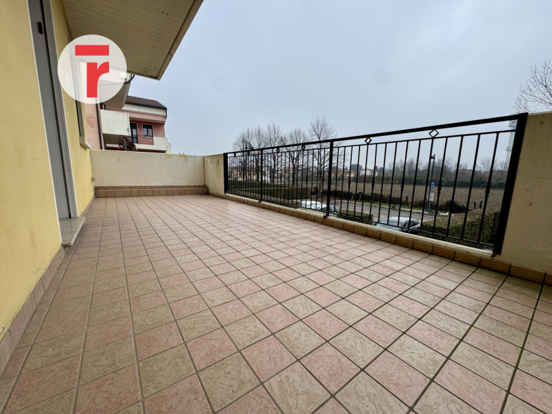 ARZERGRANDE - Centro. Zona servita e tranquilla nel contempo comodo a Chiesa e Municipio.

Primo ...