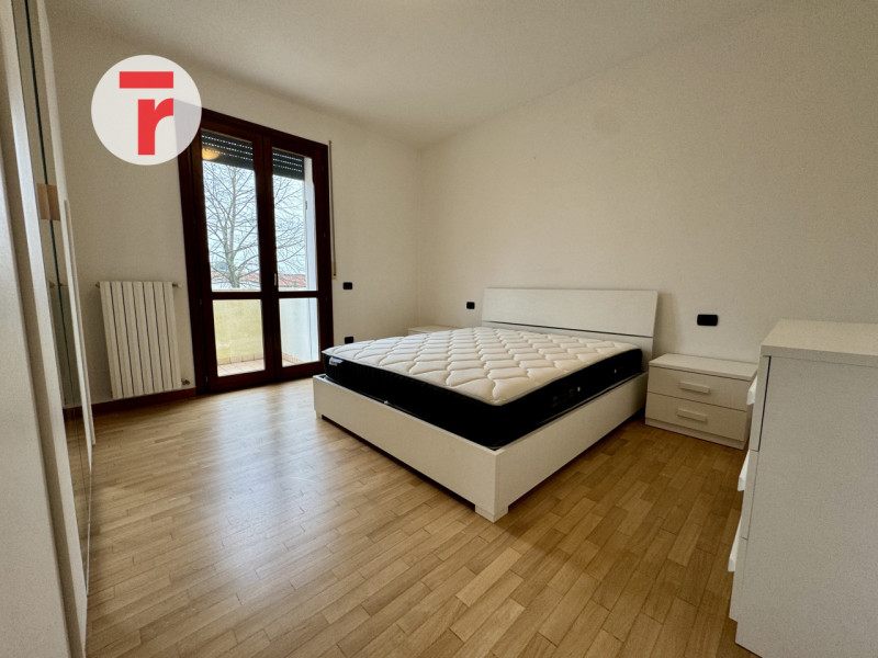 ARZERGRANDE - Centro. Zona servita e tranquilla nel contempo comodo a Chiesa e Municipio.

Primo ...