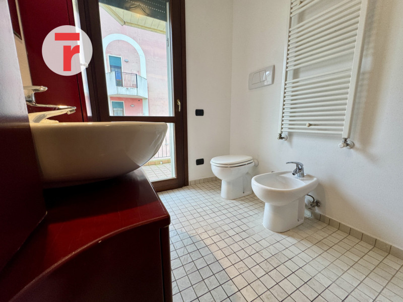 ARZERGRANDE - Centro. Zona servita e tranquilla nel contempo comodo a Chiesa e Municipio.

Primo ...